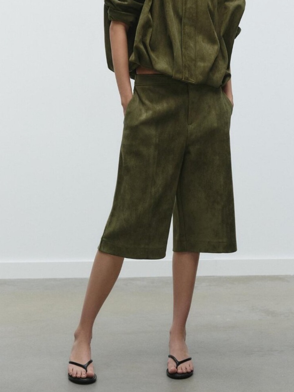 ⬆️ ZARA SUEDE EFFECT SHORTS MID KHAKI